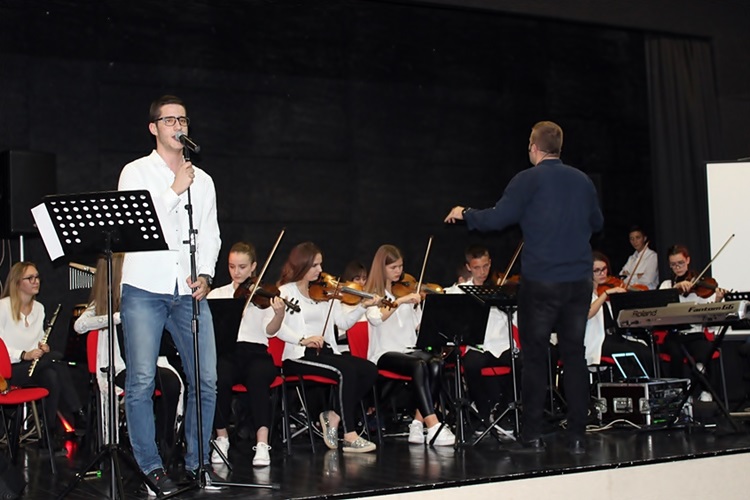 orkestar-gimnazije-nevesinje-1.jpg (119 KB)