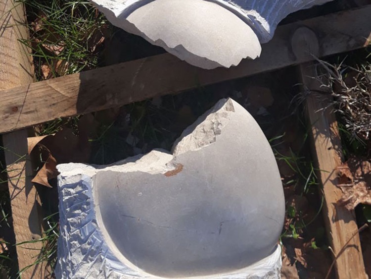 Вандализам у Билећи: Уништена скулптура