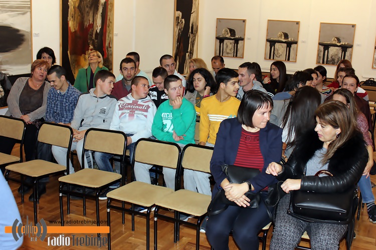 donacija-ambasada-sad-1.JPG (171 KB)