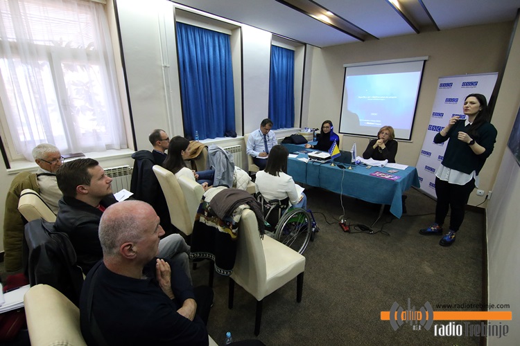 forum-protiv-diskriminacije-2.JPG (140 KB)