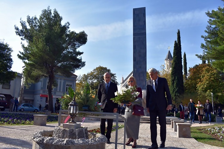 polaganje-cvijeca-Mitrovdan.jpg (151 KB)