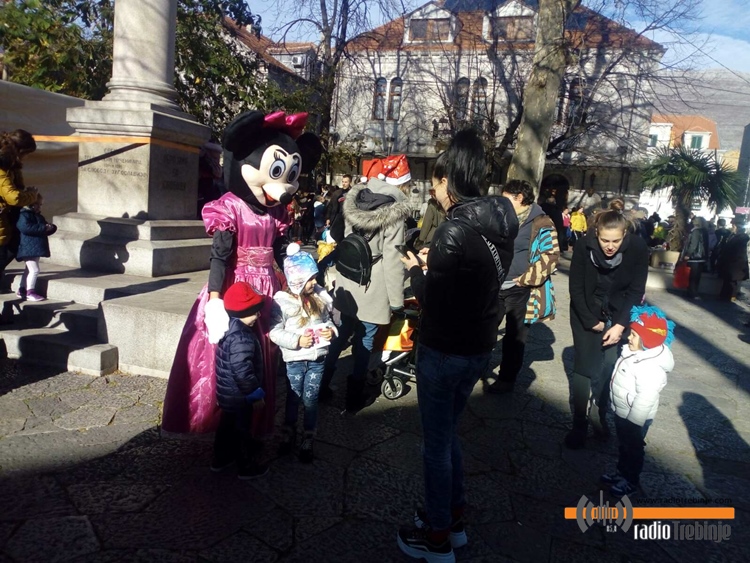 IMG-146978371c106d0a5077b12a6ca72470-V.jpg (251 KB)