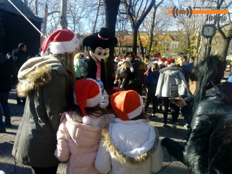 IMG-6bd187881362d70db99bc43dc56b9f65-V.jpg (221 KB)