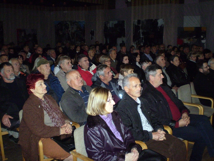 PC130103.JPG (239 KB)