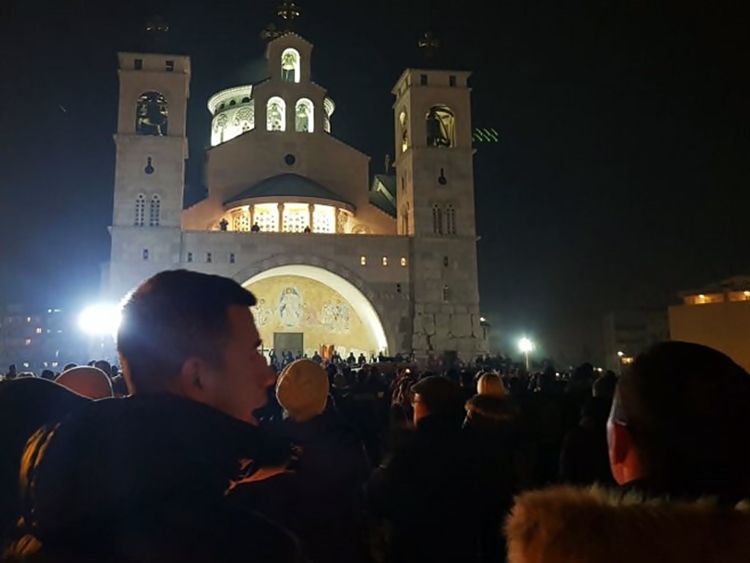 Молебани и литије улицама Подгорице, Никшића, Берана, Тивта, Бара, Жабљака, Плужина
