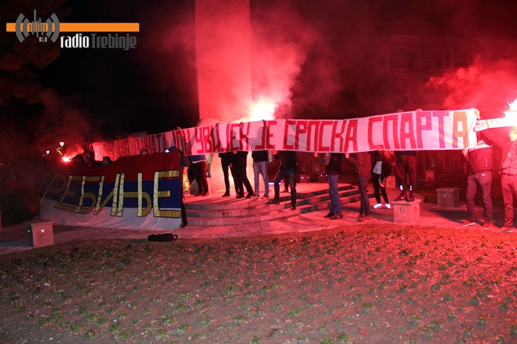 ПОНОЋНОМ БАКЉАДОМ „Делије“ честитале Српској 28. рођендан (ФОТО/ВИДЕО)