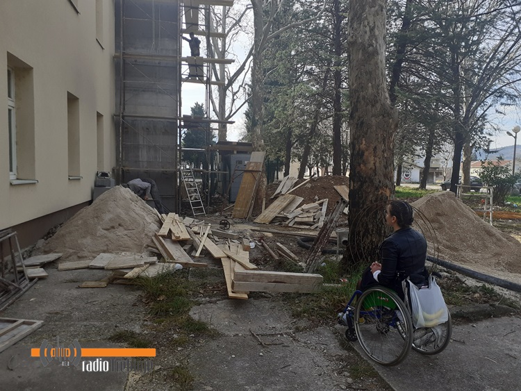 Олакшање за студенте са инвалидитетом: Почела уградња лифта на ФПМ Требиње