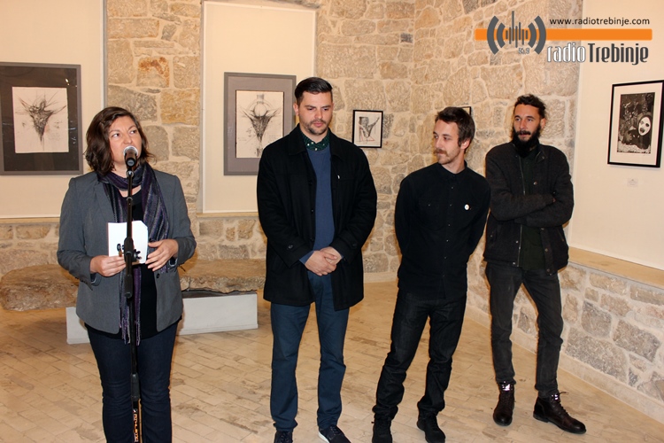 ЛИНИЈА исписана са три различита умјетничка рукописа