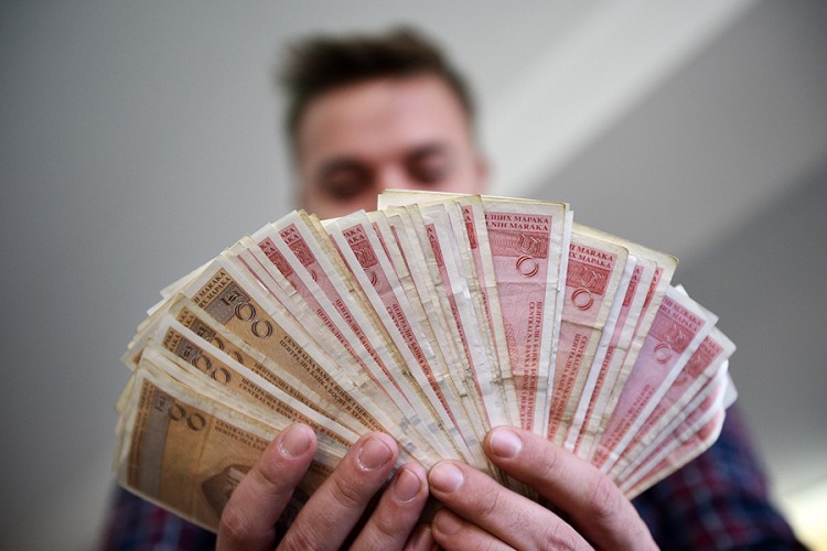 Тумачење о најнижој плати у РС изазвало опречне ставове