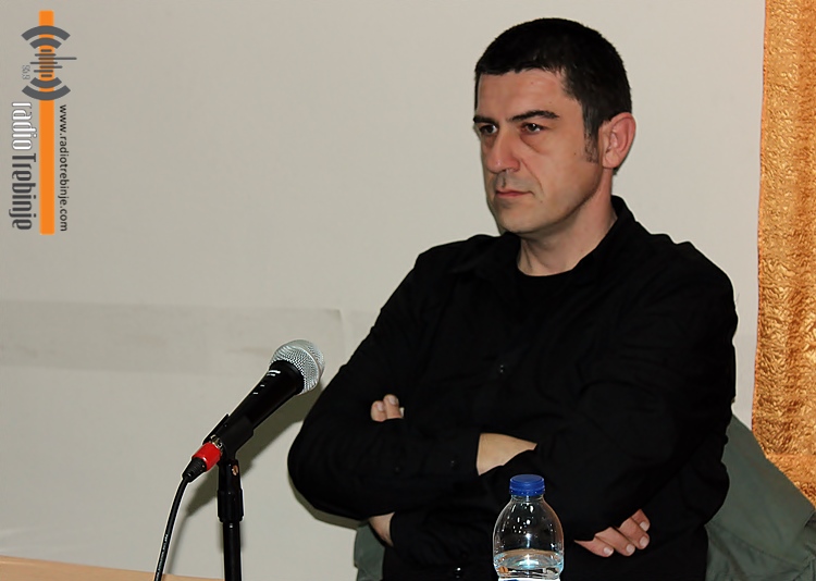 СВЈЕДОЧАНСТВО О „ПРЕСКОЧЕНОЈ“ ГЕНЕРАЦИЈИ: Роман Стева Грабовца представљен требињској публици