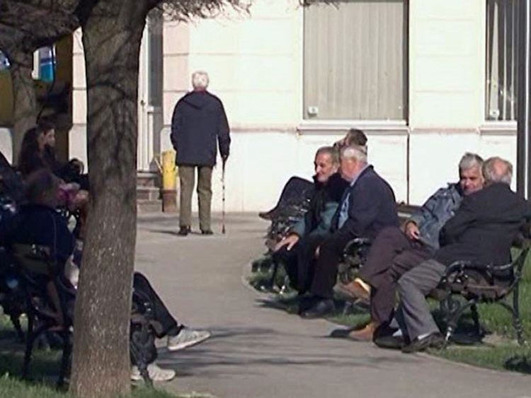Пензионерима ће бити подијељено 95.000 маски захваљујући Кабинету предсједнице