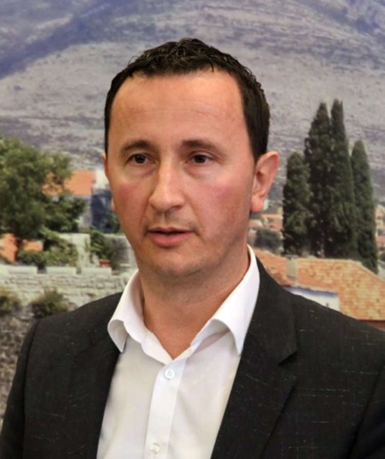 НОВА МЈЕРА У ТРЕБИЊУ – Објављивање идентитета лица у самоизолацији
