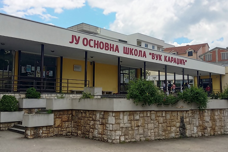 Ученицима и наставницима школе ОШ „Вук Караџић“ Требиње на располагању 125 лаптопова