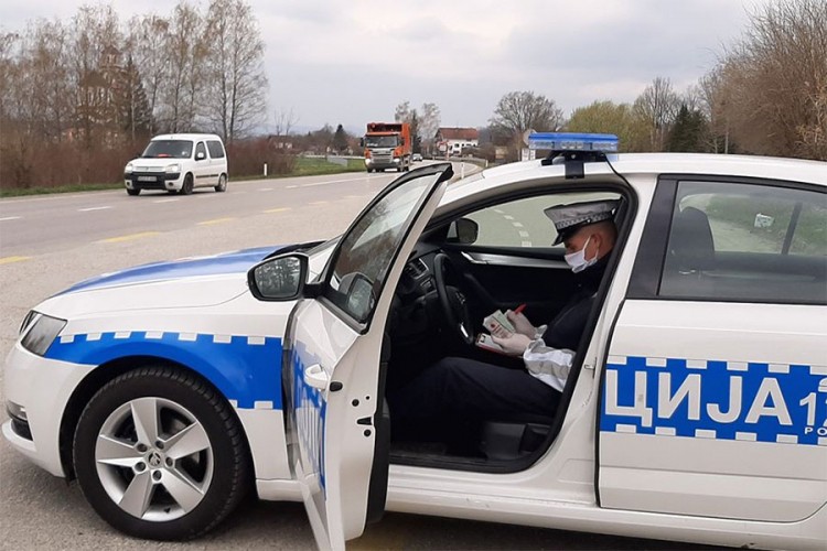 Једнократних 1.000 КМ припадницима МУП-а, цивилне заштите, комуналним полицајцима и инспекторима