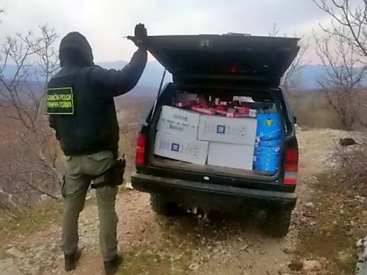 Покушао прокријумчарити 9.350 кутија цигарета из Црне Горе