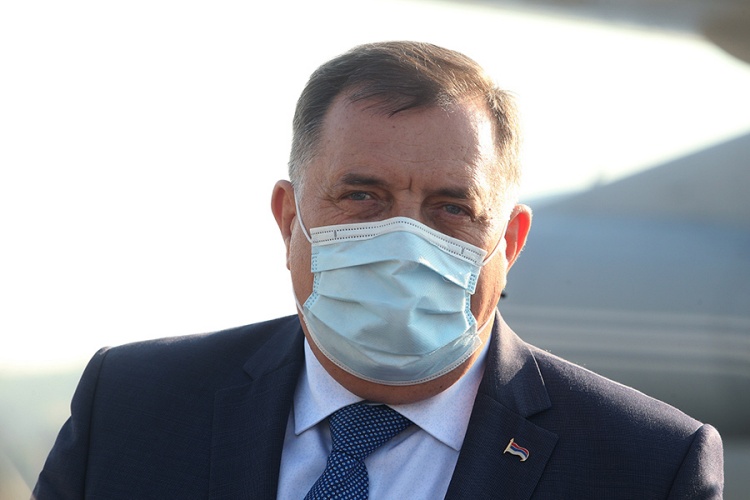 Додик: Здравственим радницима у Српској уз плату и 1.000 КМ