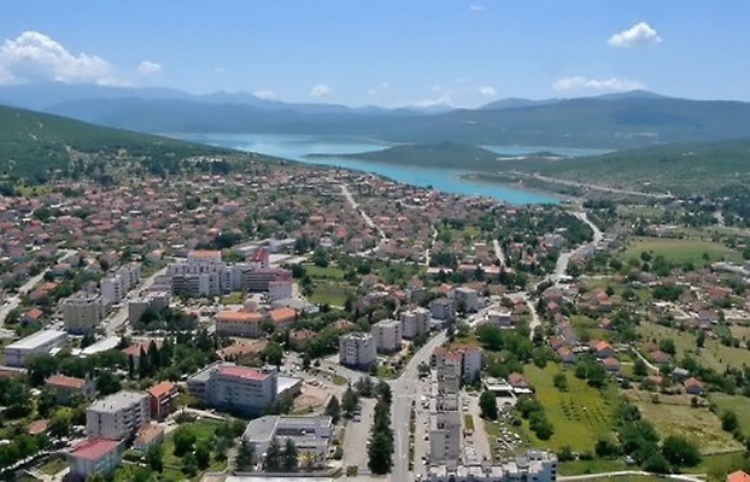 Bileća: Otvorio kafanu, kažnjen vlasnik i šestoro gostiju  