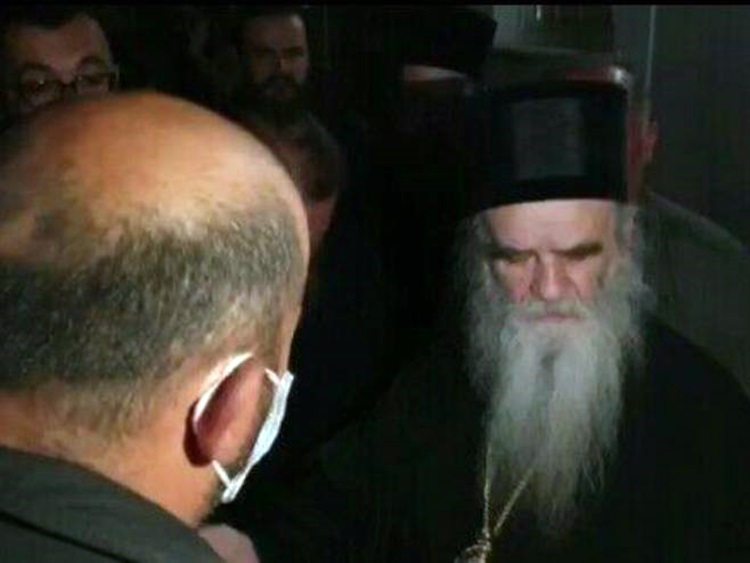 Никшићка полиција привела владику Јоаникија и седам свештеника