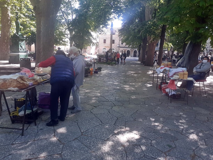 Градска пијаца почела са радом (Аудио)