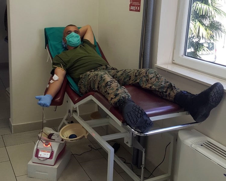 Војници даровали крв у част Дана Војске РС