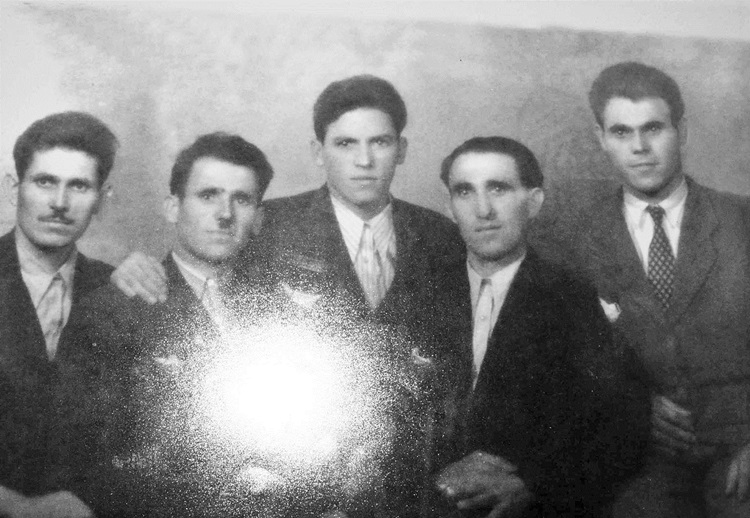 Posljednja uspomena iz 1947  - pet braće Vujovićža.JPG (147 KB)