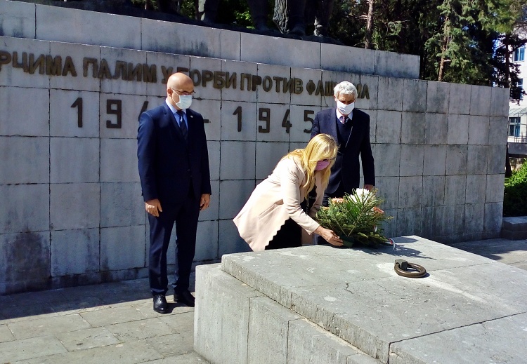 Положено цвијеће на споменик борцима НОР-а: АНТИФАШИЗАМ НЕМА АЛТЕРНАТИВУ