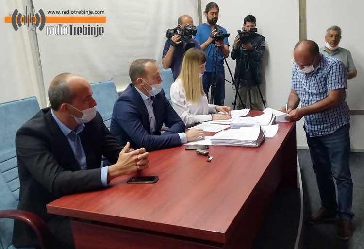 ХЕТ стипендира 99 студената