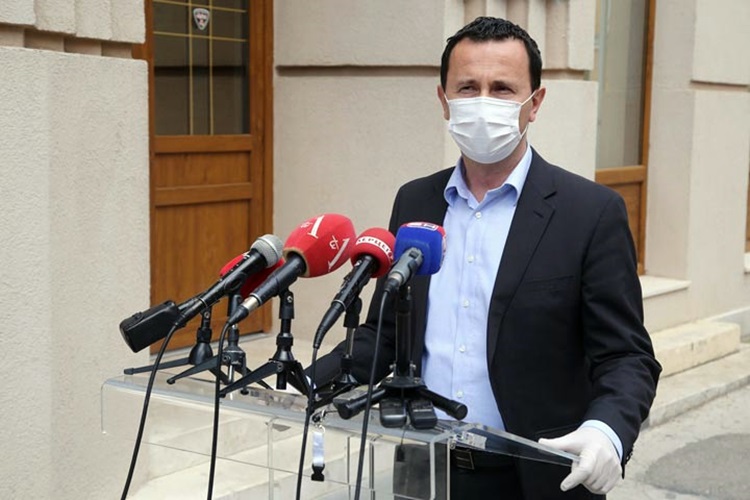 Градоначалник Ћурић: Поштовање мјера једини начин да се смањи број обољелих