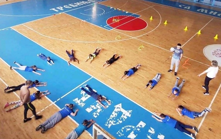 Школа спорта наставила рад