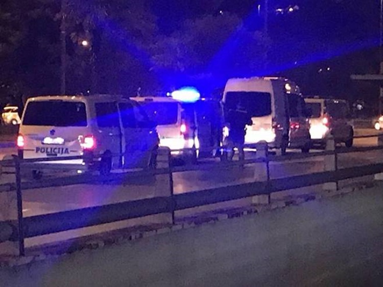 Подгорица: Полиција ушла у Саборни храм, протојереја одбранио народ