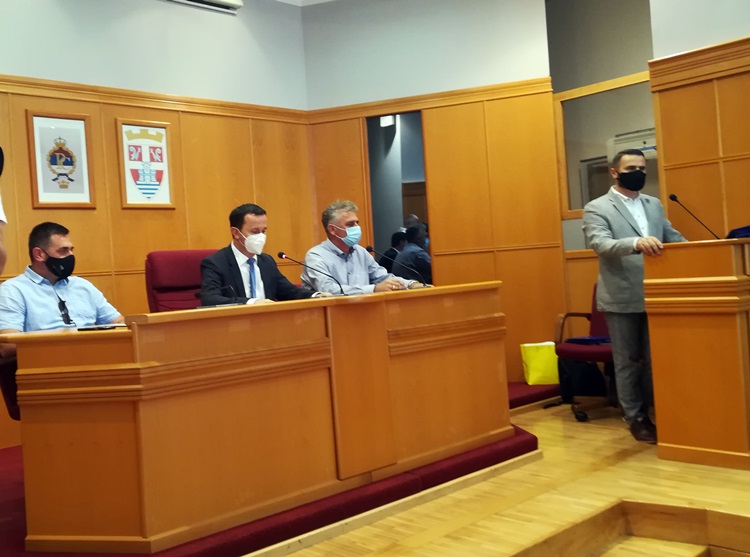 Повратници из Требиња и Невесиња потписали уговоре о изградњи и реконструкцији стамбених објеката