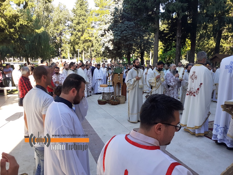Почела архијерејска литургија у Саборном храму