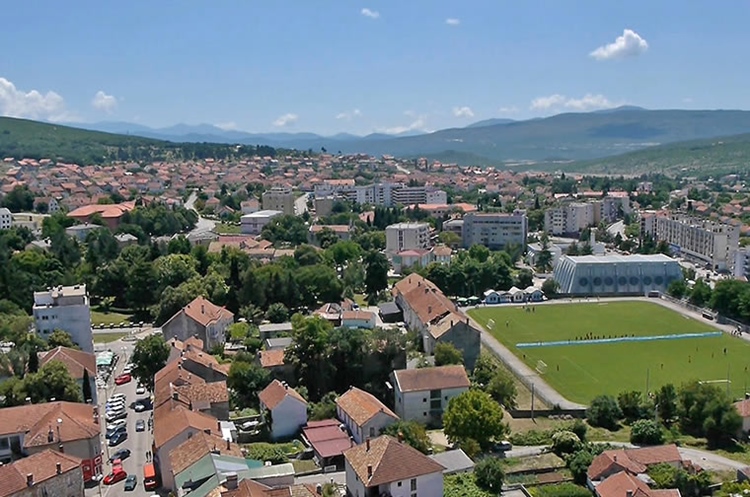 Млађи мушкарац заражен вирусом корона