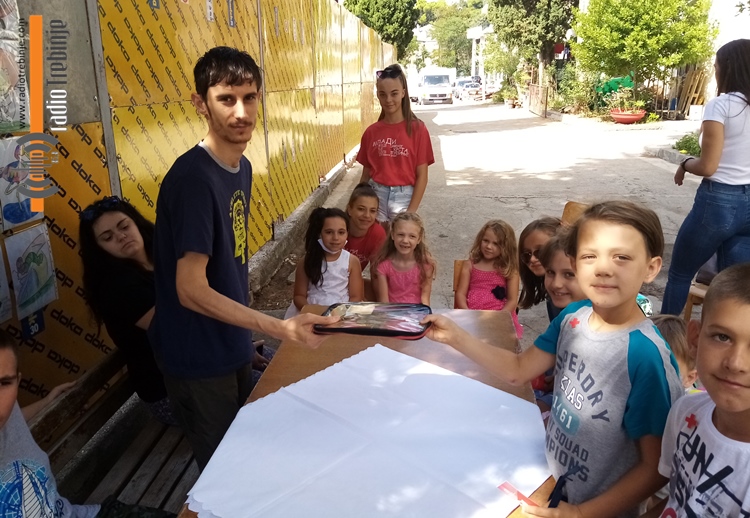 МАЛИШАНИ ЗА ПРИМЈЕР: Продавали своје рукотворине како би новцем помогли дјецу са потешкоћама у развоју