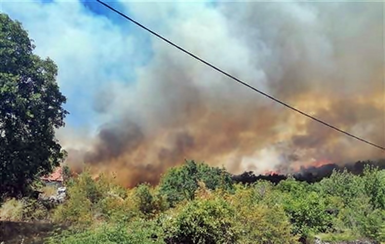 Пожар у мјесту Драчево шири се према Величанима