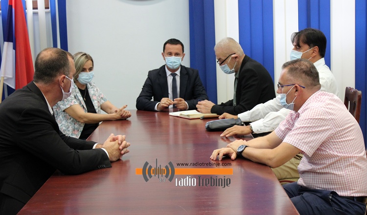 Град Требиње донирао памучне маске за ученике и наставнике