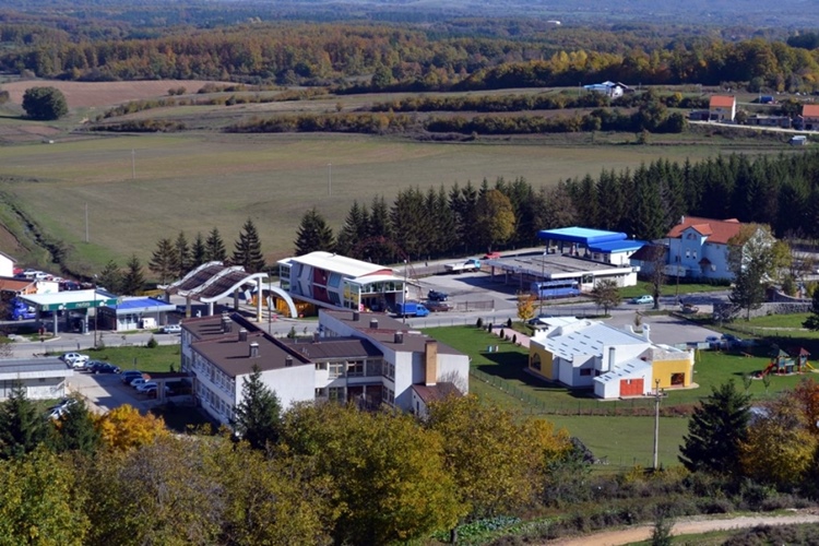 Заражена невесињска средњошколка, ученици из њене групе у изолацији