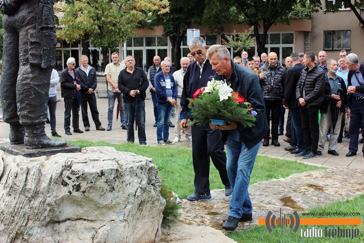 spomenik-vojvodi-vidakovicu-3.JPG (259 KB)