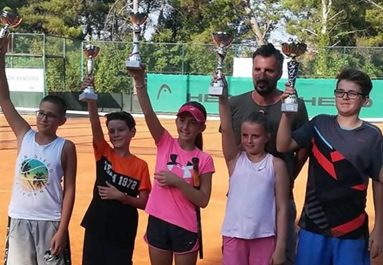 tenis.jpg (169 KB)