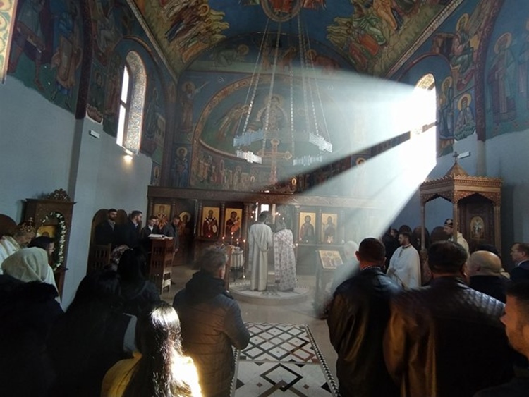 Светом архијерејском литургијом почело обиљежавање Митровдана у Невесињу