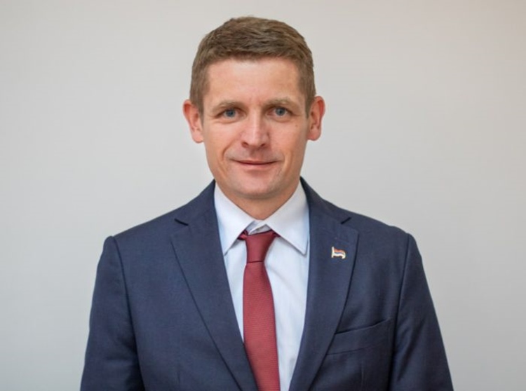 Милинковић убједљиво води испред Радмиловића