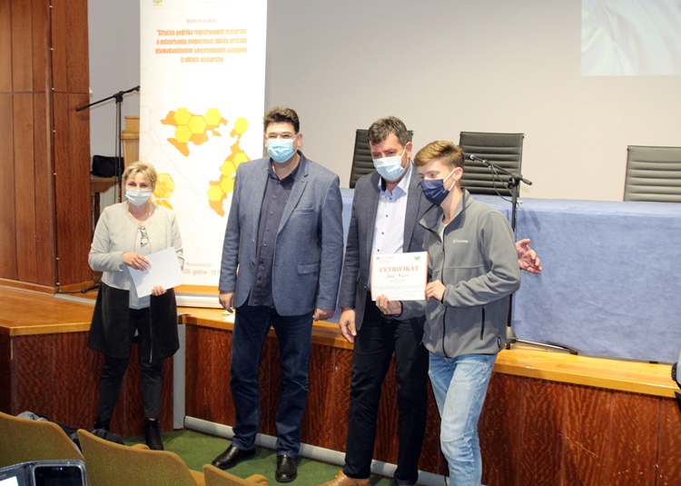 Удружење пчелара “Леотар” Требиње додијелило сертификате пчеларима почетницима