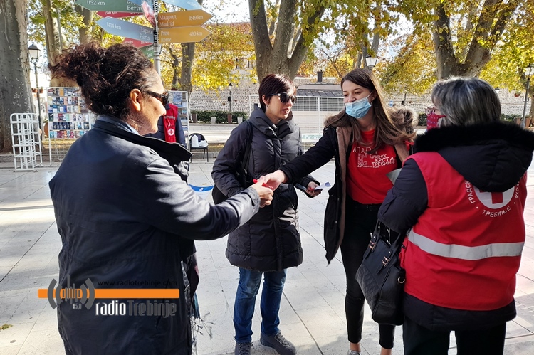 Активисти Црвеног крста обиљежили Свјетски дан борбе против АИДС-а