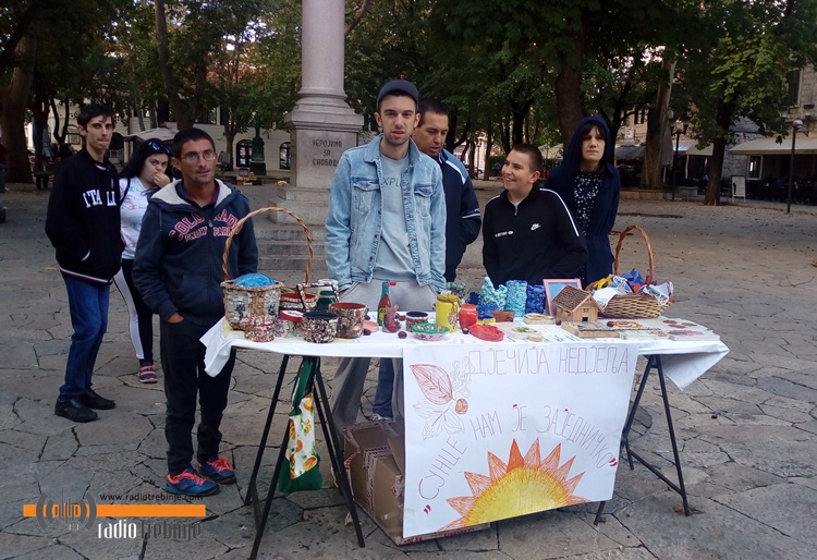  Продајном изложбом радова дјеца са потешкоћама у развоју обиљежила дјечију недјељу 