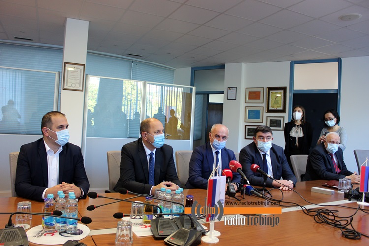 Ђокић и Петровић: Потписан уговор за изградњу соларне електране „Требиње 1“