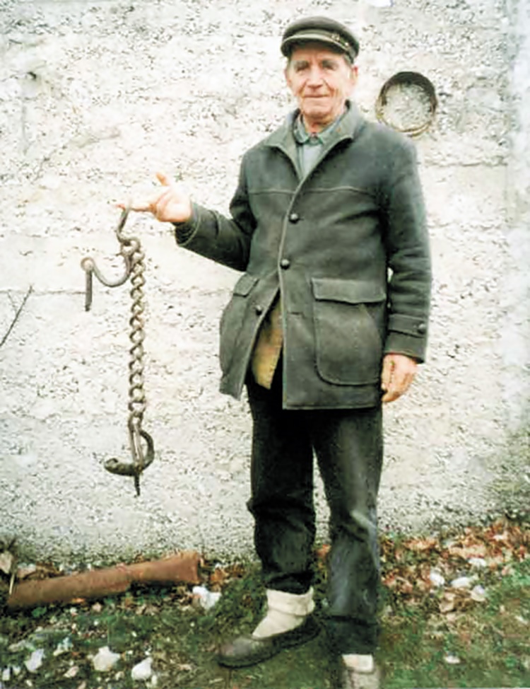 Obren Vukovic sa bukagijama iz Alatovog klanca.jpg (257 KB)