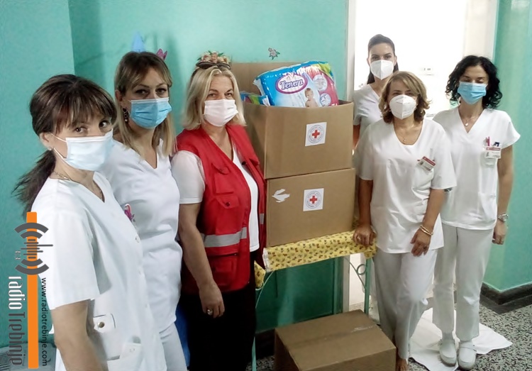 Црвени крст даровао пелене Одјељењу за педијатрију