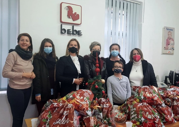 Актив жена СНСД-а: Новогодишњи пакетићи за најмлађе чланове „Беба“