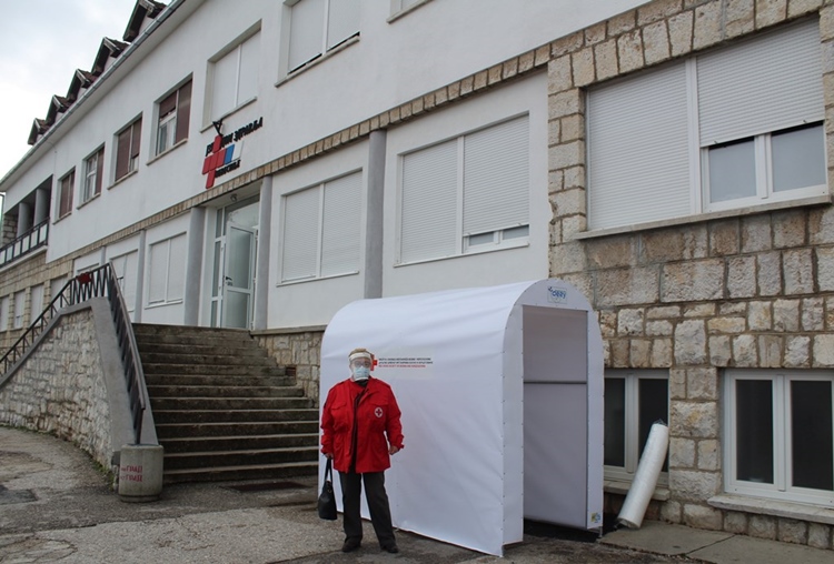 Црвени крст донирао дезинфекциони тунел Дому здравља Невесиње