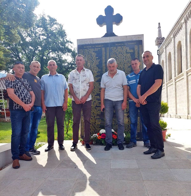 IMG-6e5c6d1466a7608ab56747cdb157cc47-V.jpg (235 KB)